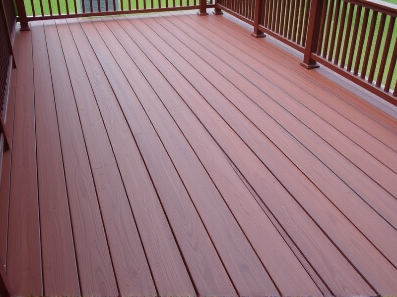 Comparing Mahogany Composite Decking to Traditional Wood
